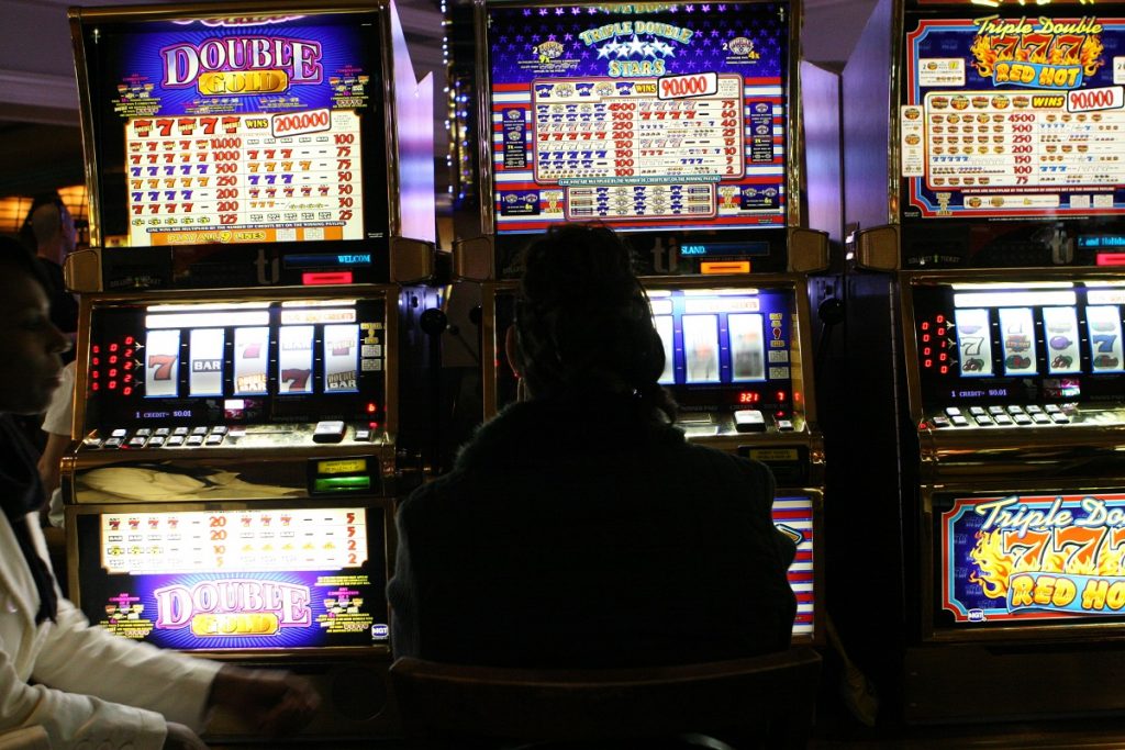 Азартные игровые автоматы онлайн на деньги и бесплатно как играть в clash royale с выбором карт